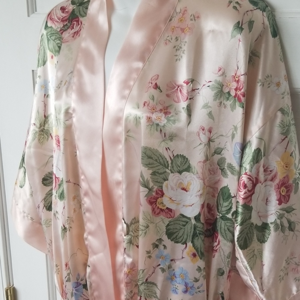 Amelia's Floral Robe - Picture 3 of 8